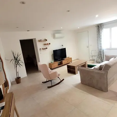 Chez Bea Et Giany Apartment Montfrin