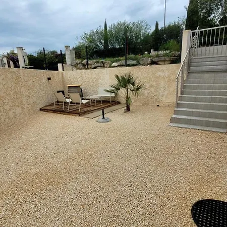 Apartment Chez Bea Et Giany Montfrin
